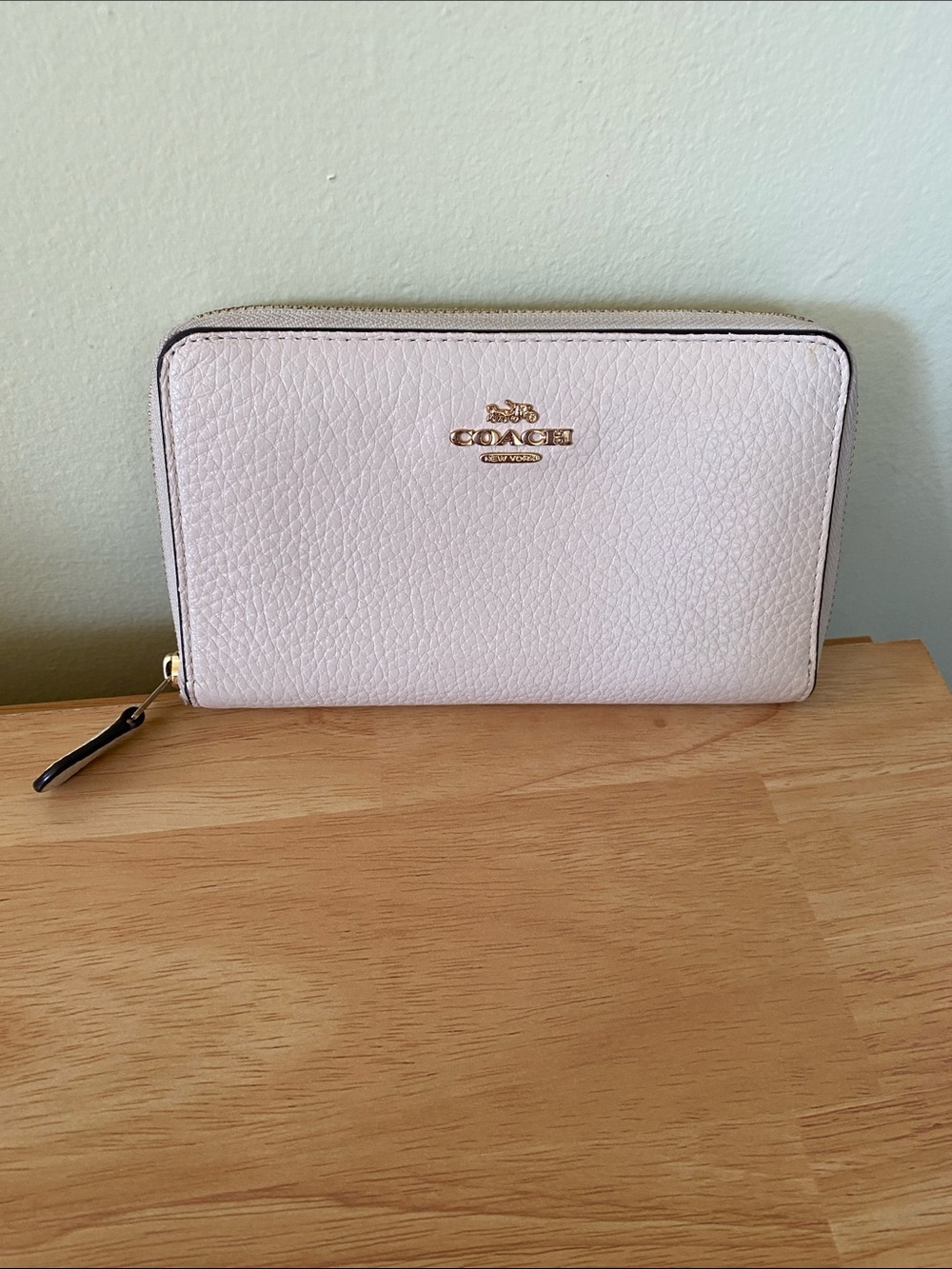 COACH White Pebbled Leather Zip Around Wallet with Gold Tone Logo - Picture 11 of 16